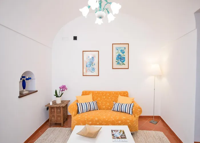 Bright Apartment In Center Of Positano